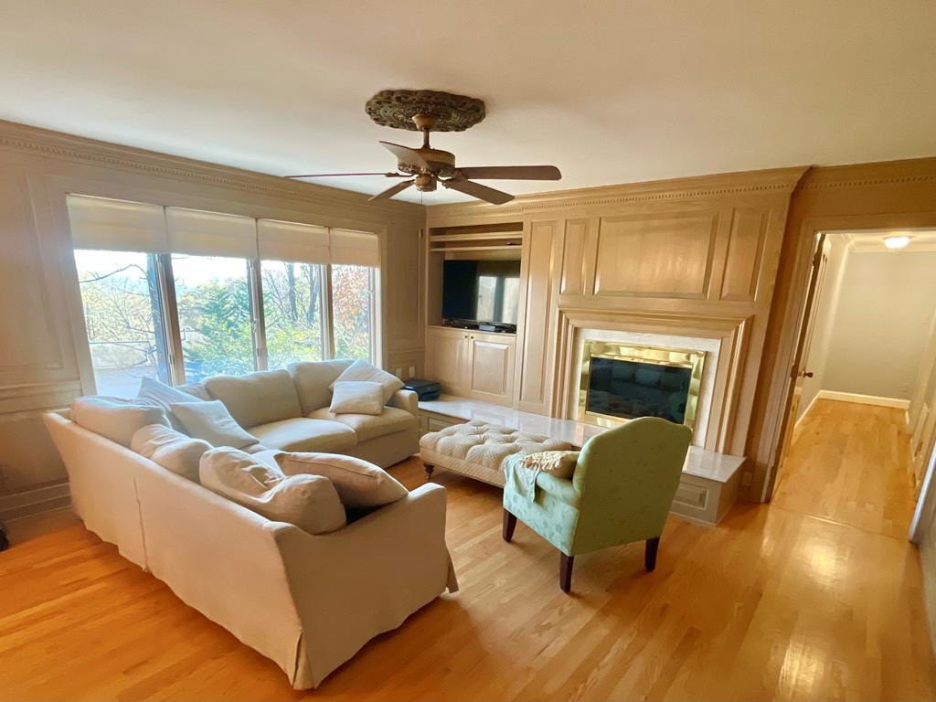 4814 Laurelwood Road Road