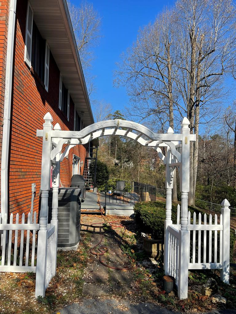 4814 Laurelwood Road Road