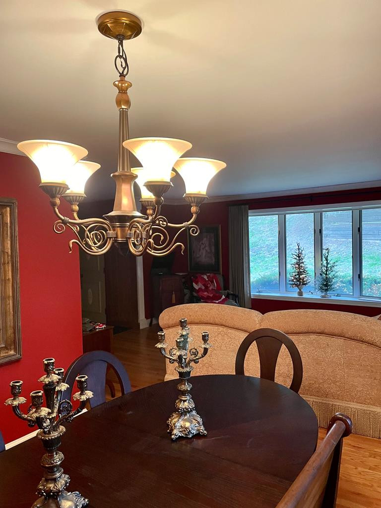 4814 Laurelwood Road Road