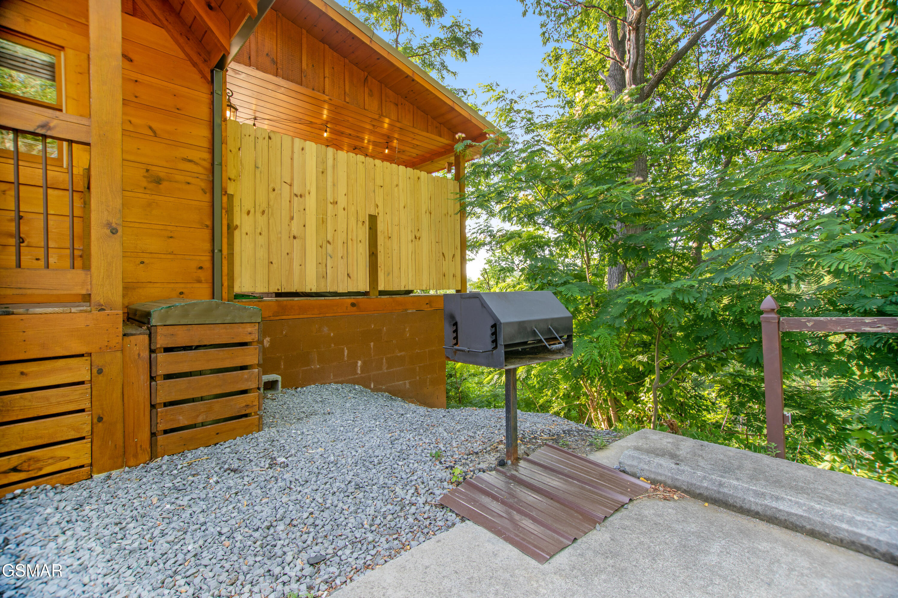 1140 E Kings Ridge Road