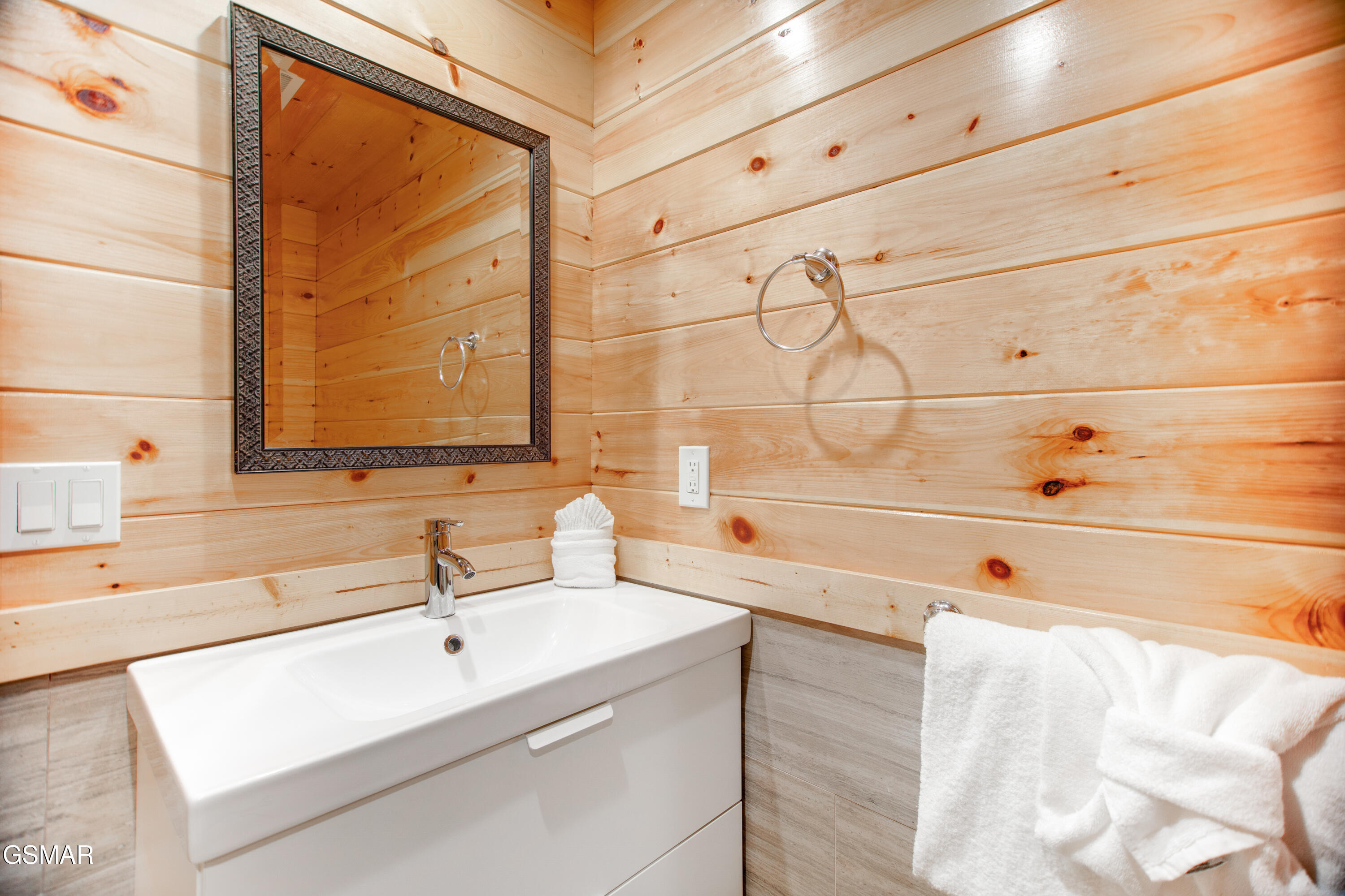 1140 E Kings Ridge Road