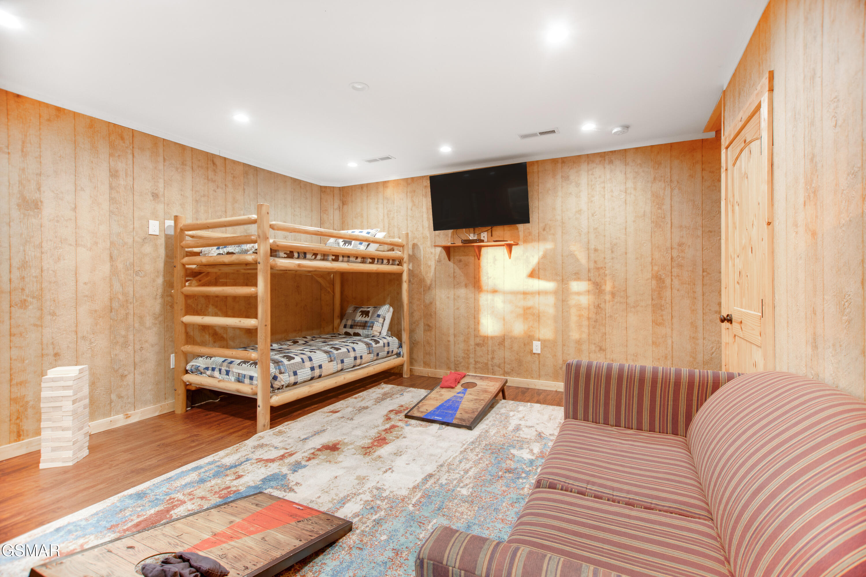 1140 E Kings Ridge Road