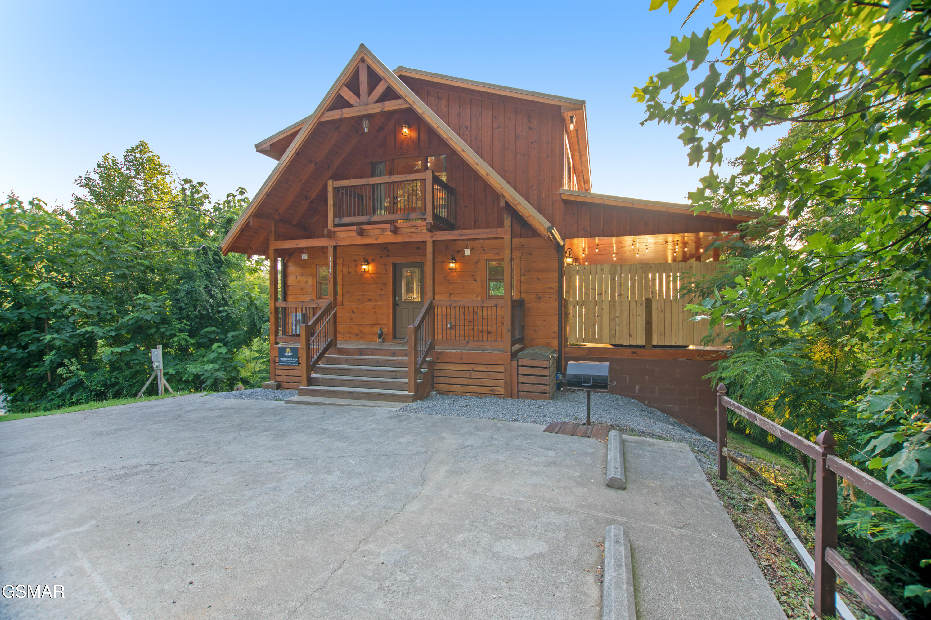 1140 E Kings Ridge Road