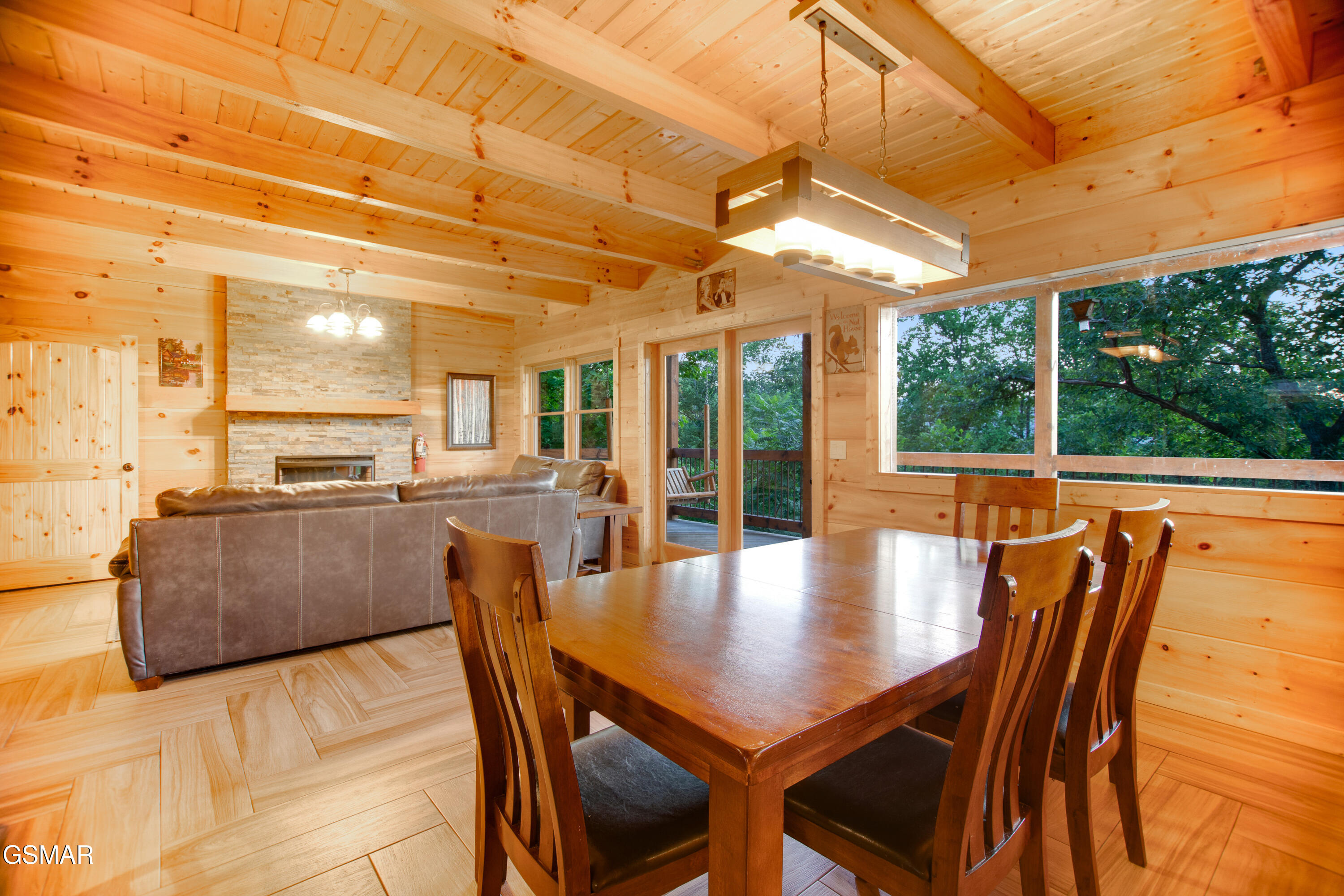 1140 E Kings Ridge Road