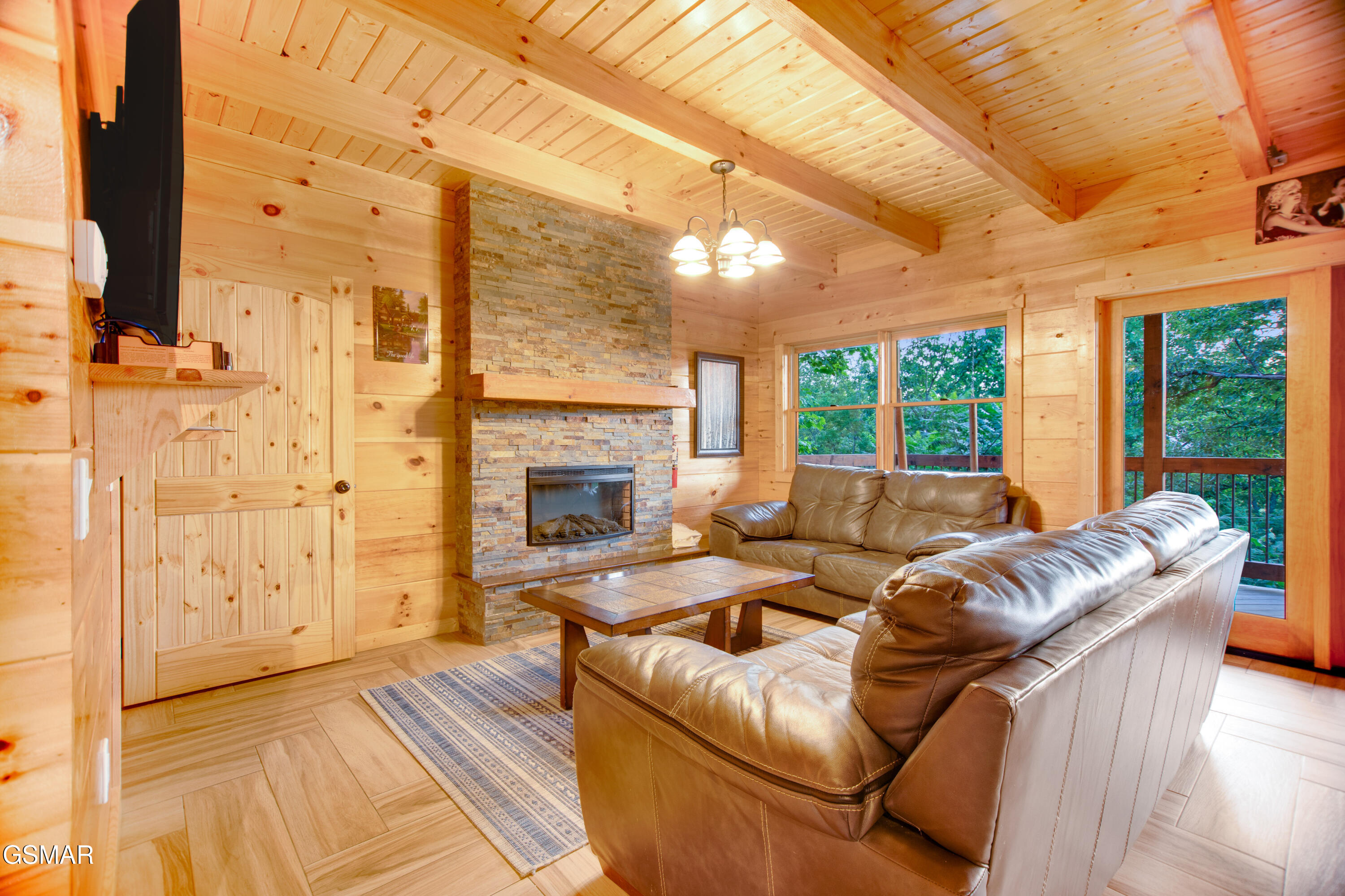 1140 E Kings Ridge Road