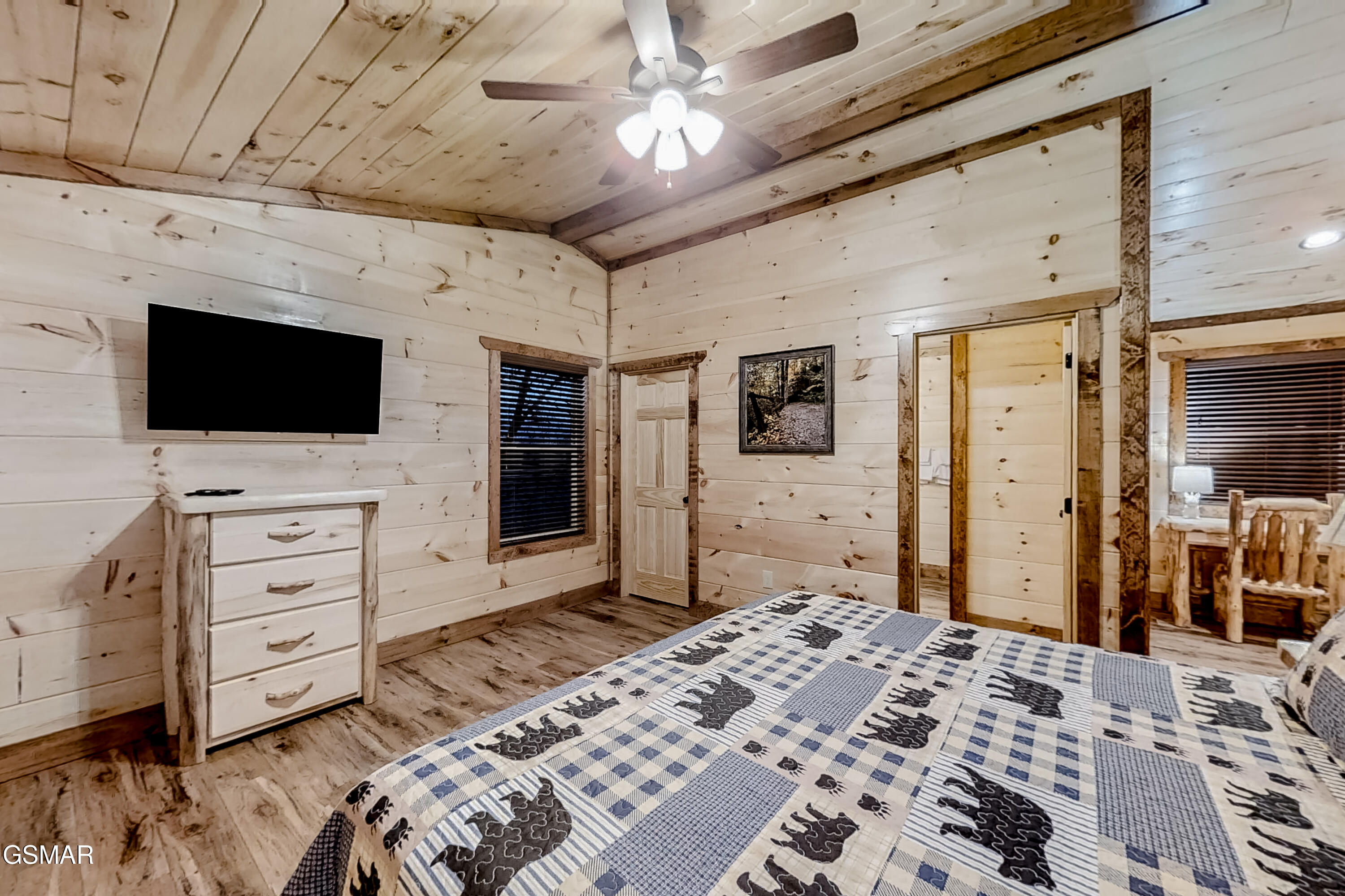 1150 E Kings Ridge Road