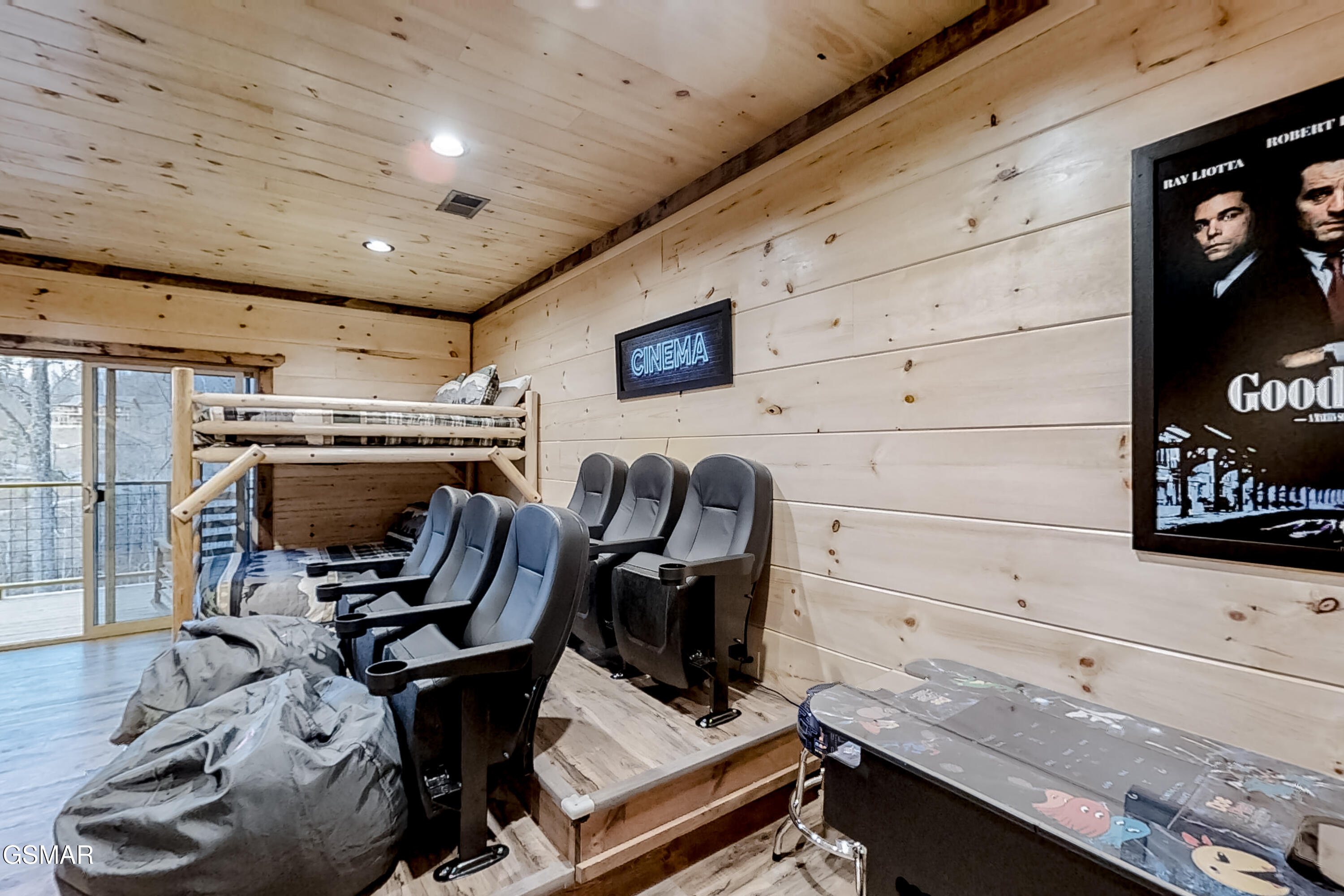 1150 E Kings Ridge Road