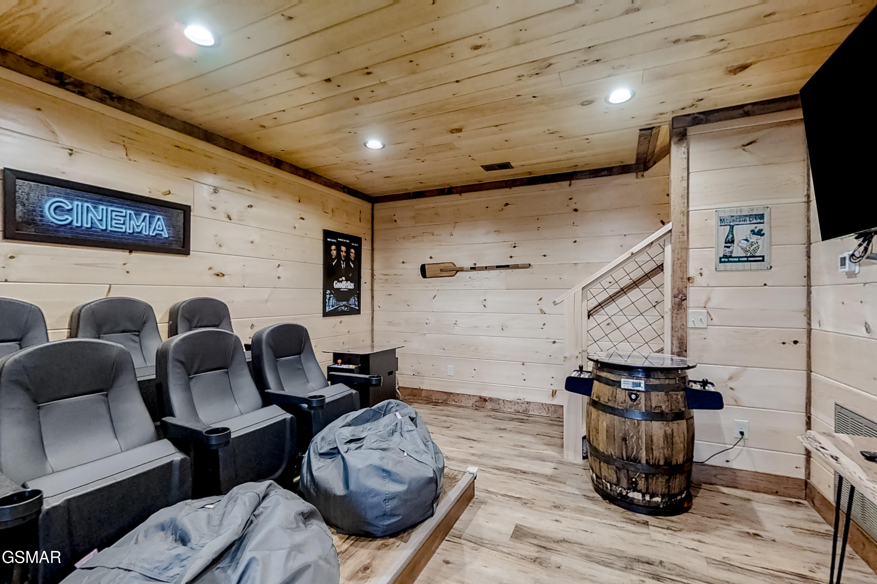 1150 E Kings Ridge Road