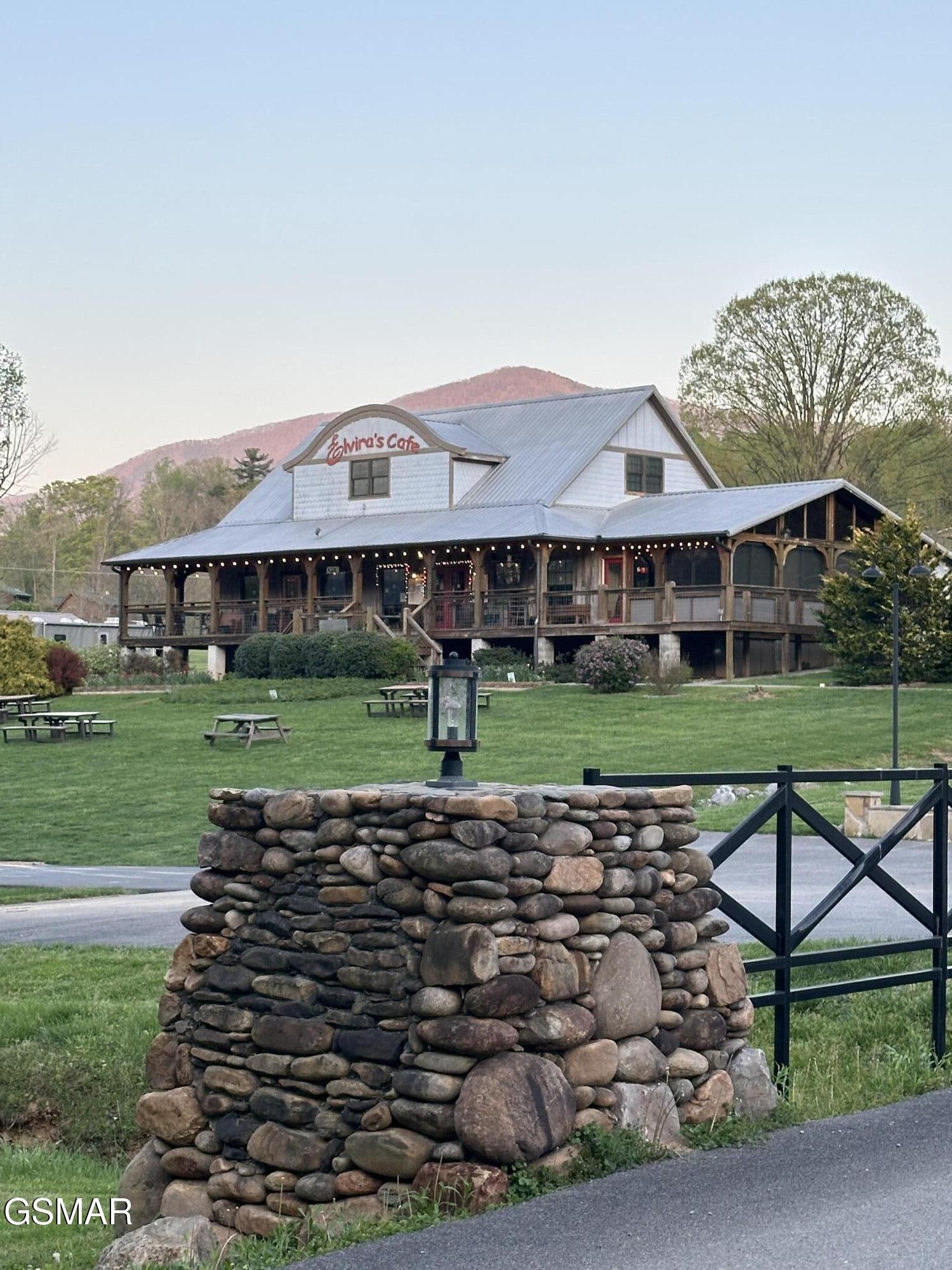 3305 Red Wolfe Road
