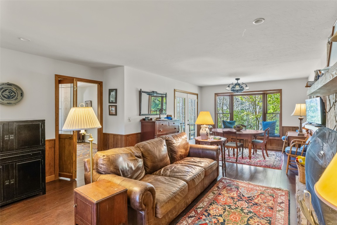 421 Moorewood Circle