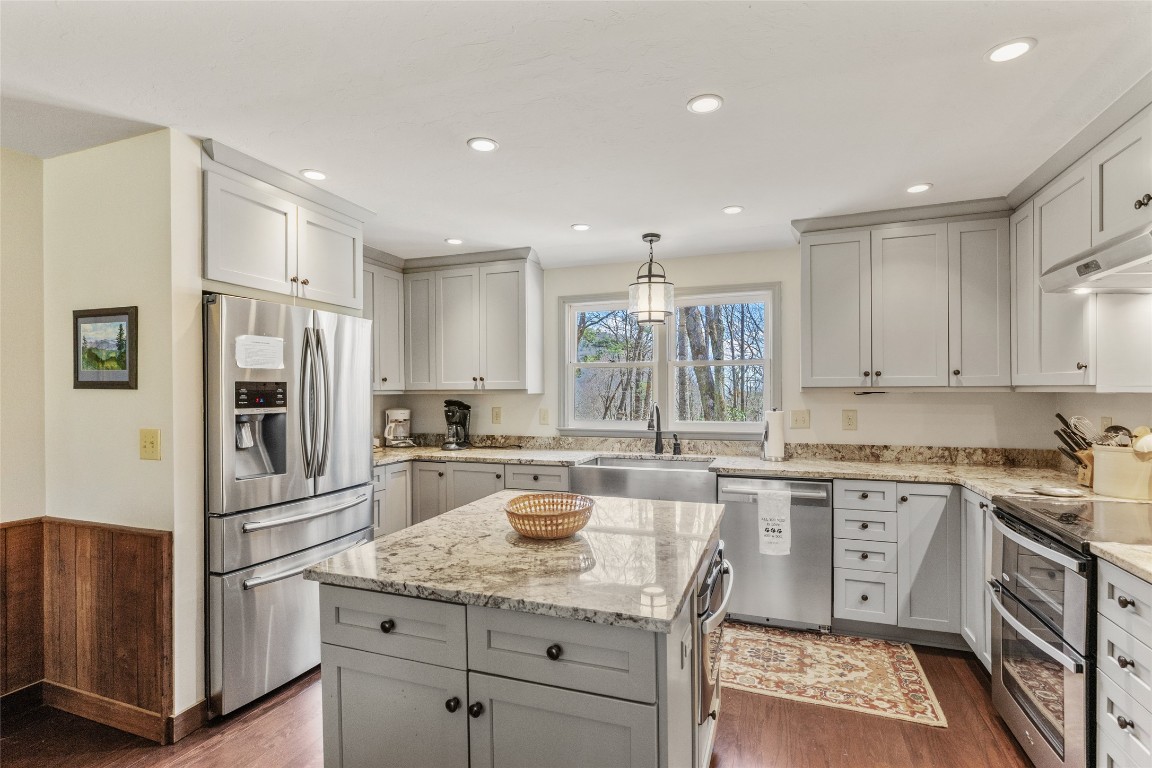 421 Moorewood Circle