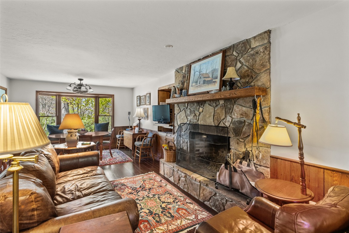 421 Moorewood Circle