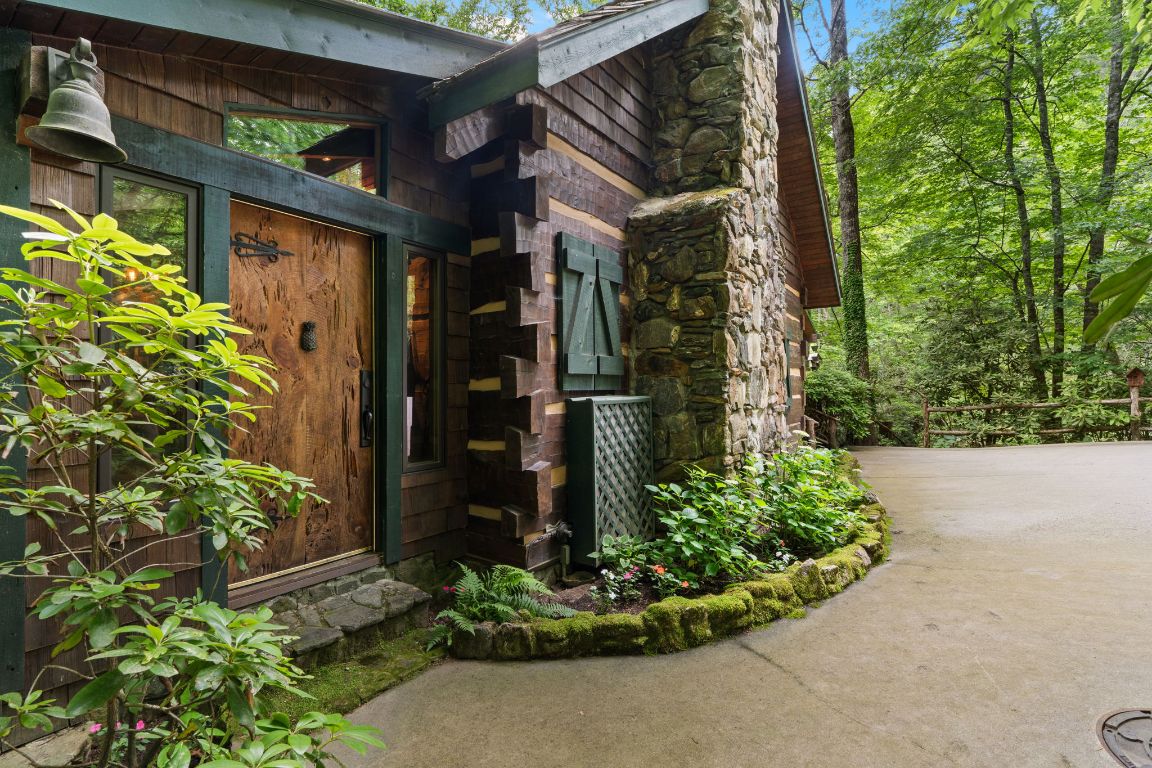 671 Walkingstick Road