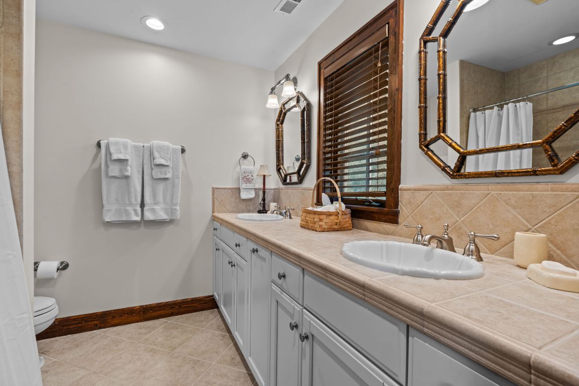 193 W View Way
