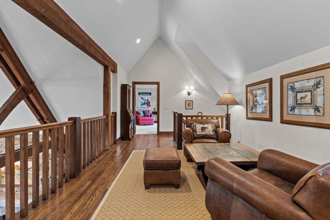 193 W View Way