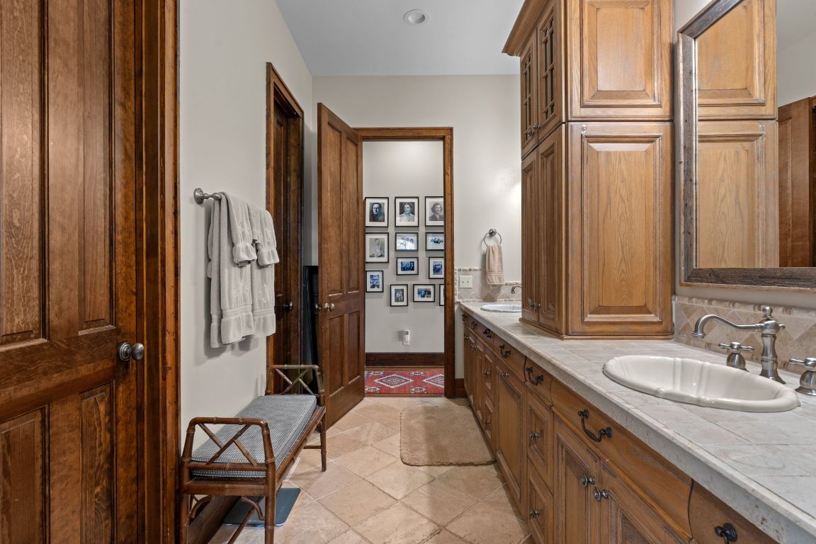193 W View Way