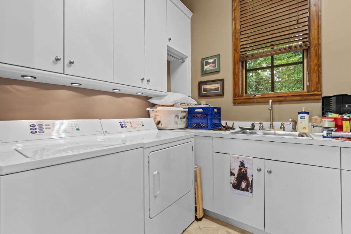 193 W View Way