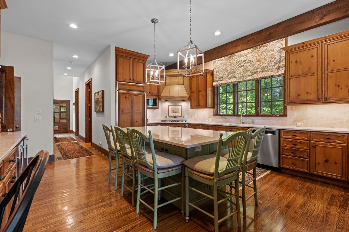193 W View Way