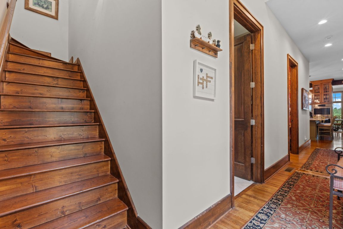 193 W View Way