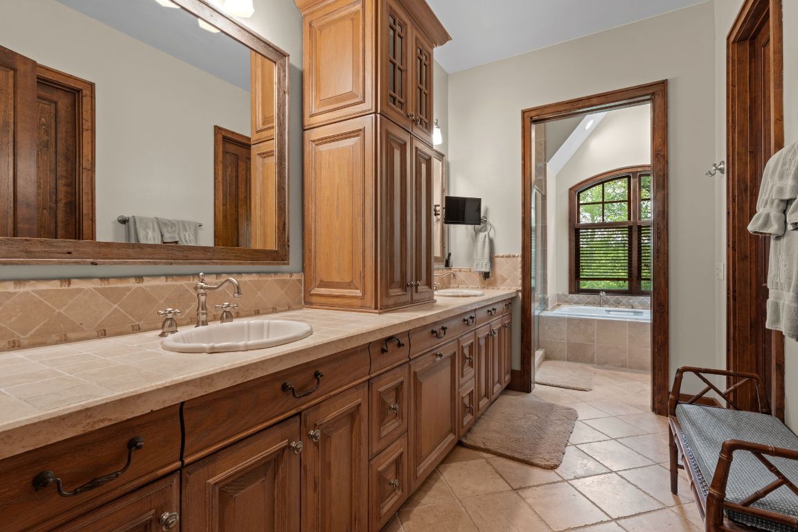 193 W View Way