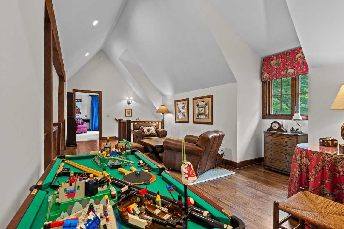 193 W View Way