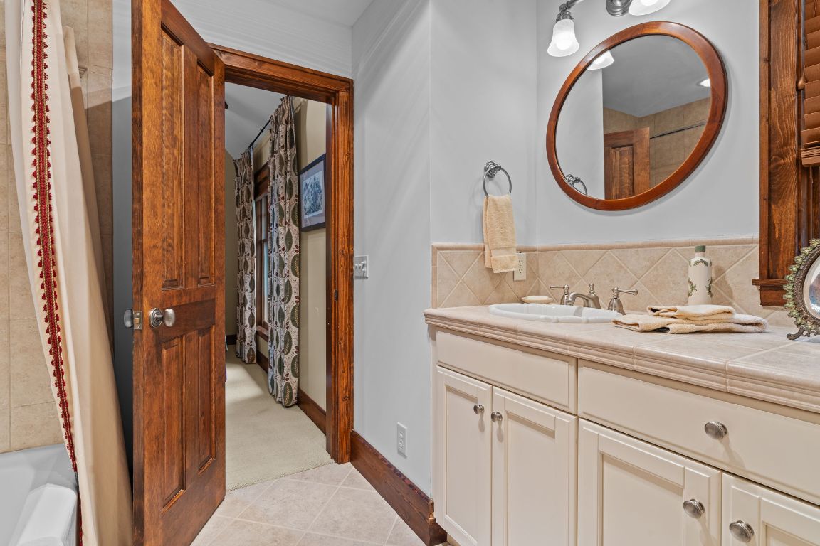 193 W View Way