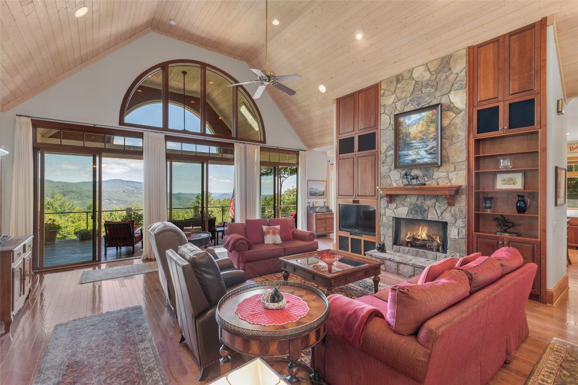598 Parsons View