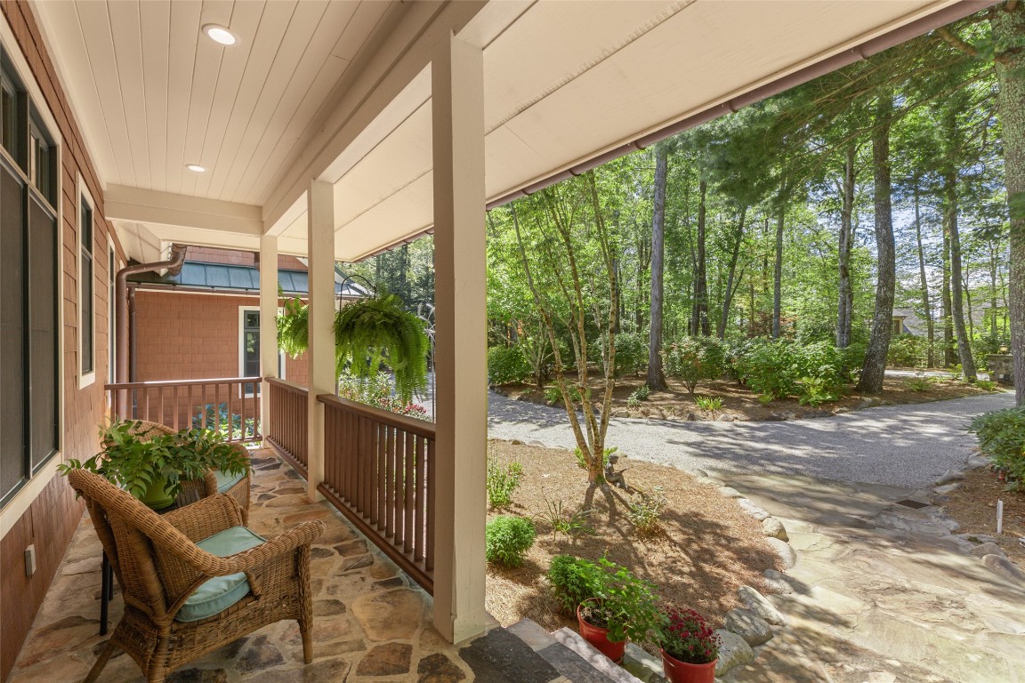598 Parsons View
