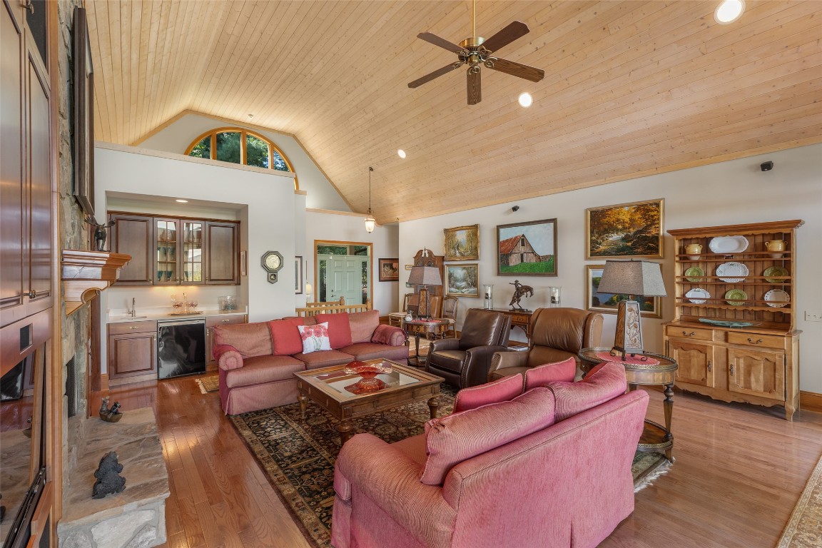 598 Parsons View