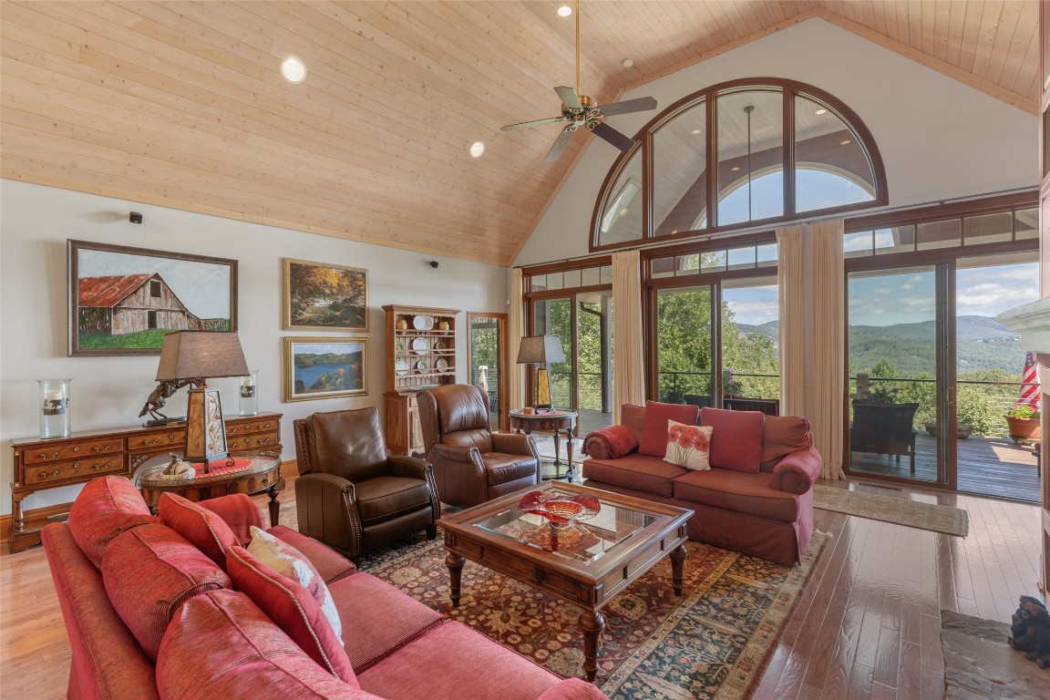598 Parsons View