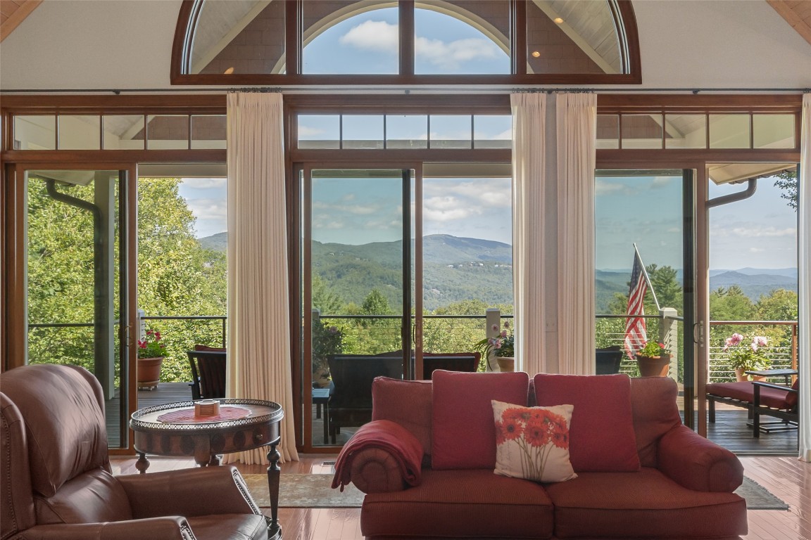 598 Parsons View