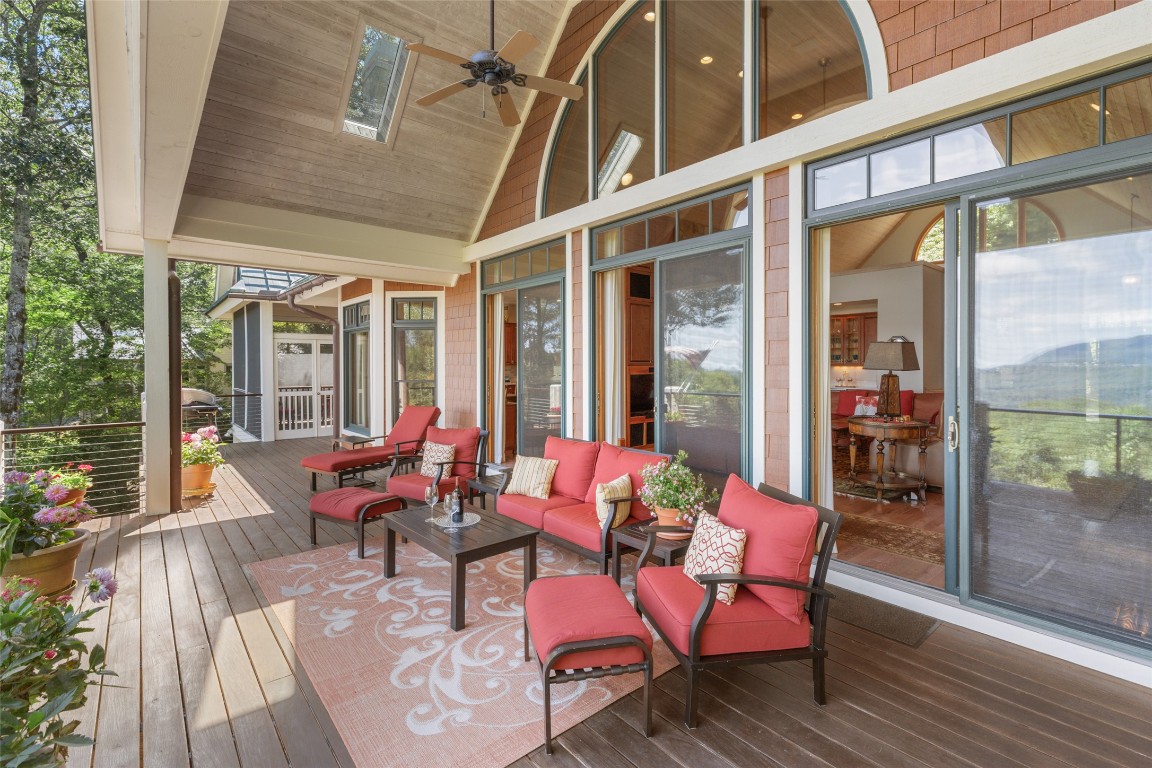 598 Parsons View