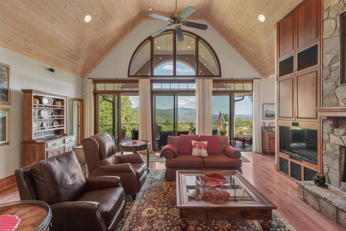 598 Parsons View