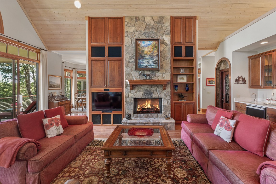 598 Parsons View