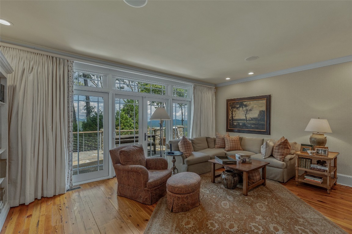 812 Ravenel Ridge Road