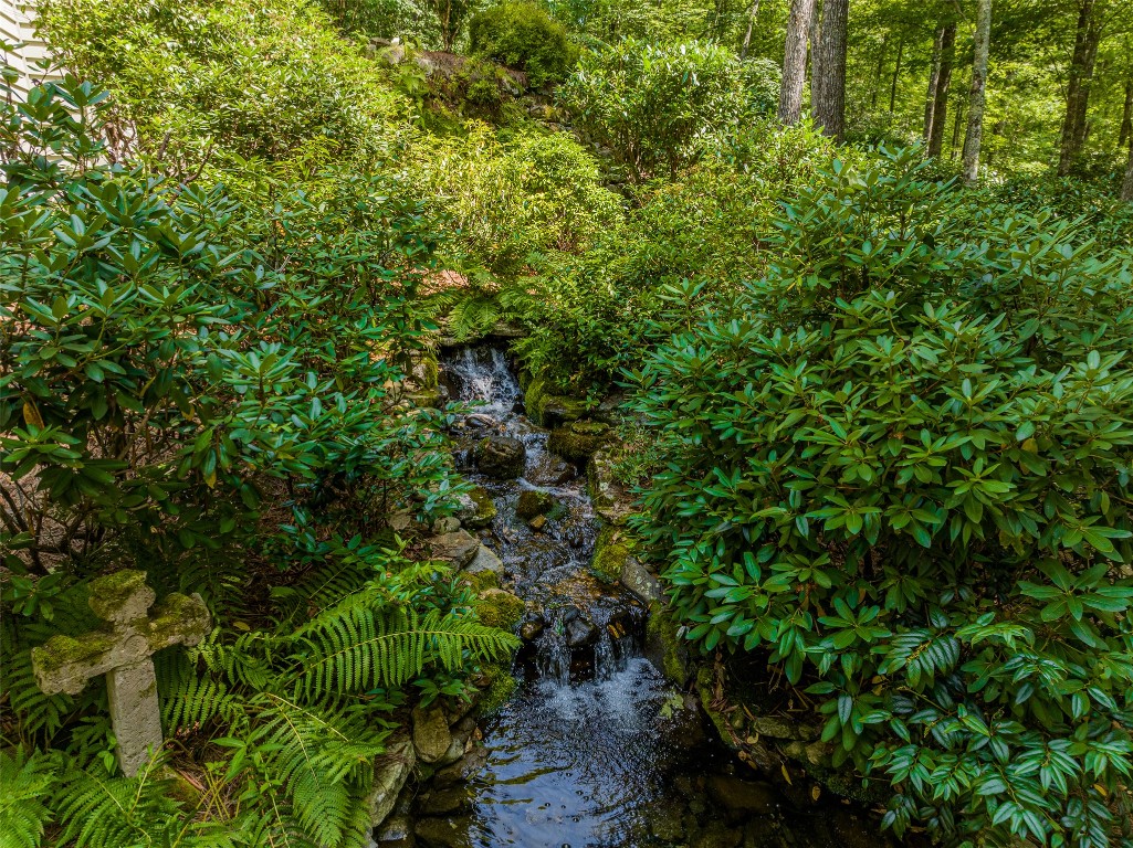 285 Streamside Drive