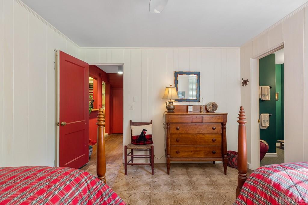 434 Whiteside Mountain Road