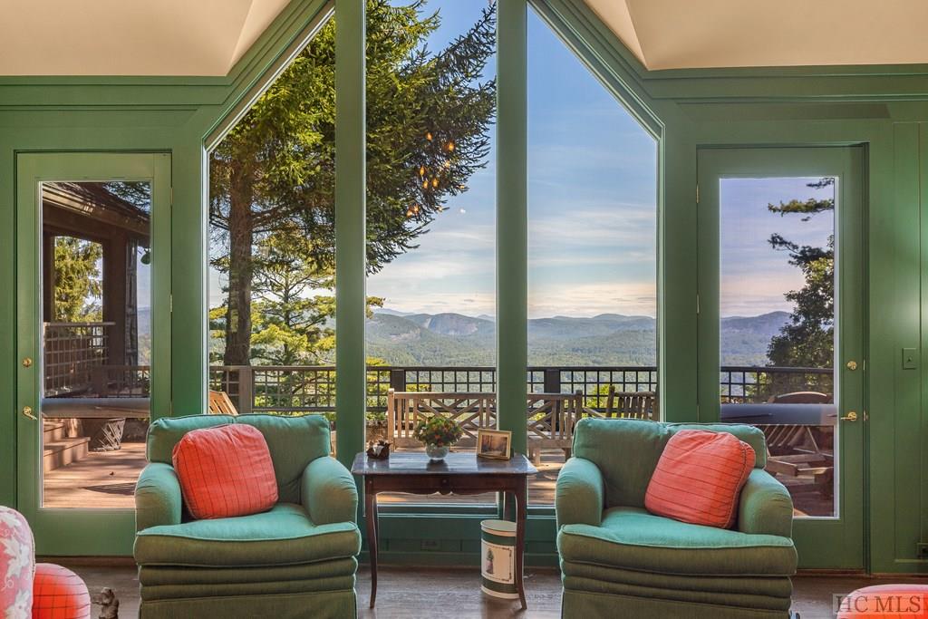 434 Whiteside Mountain Road