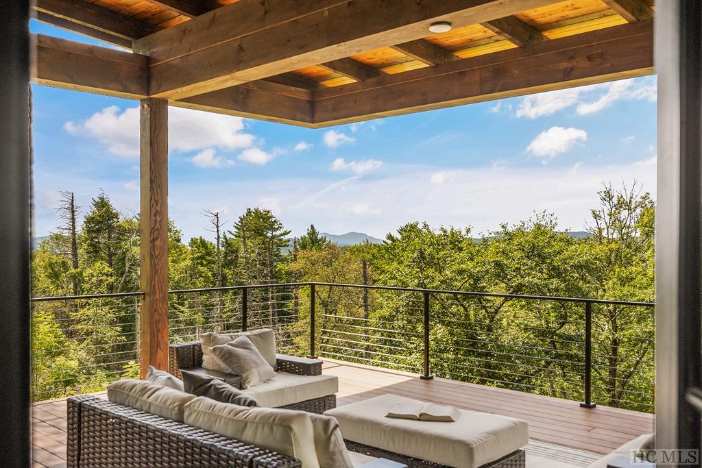 979 Garnet Rock Trail