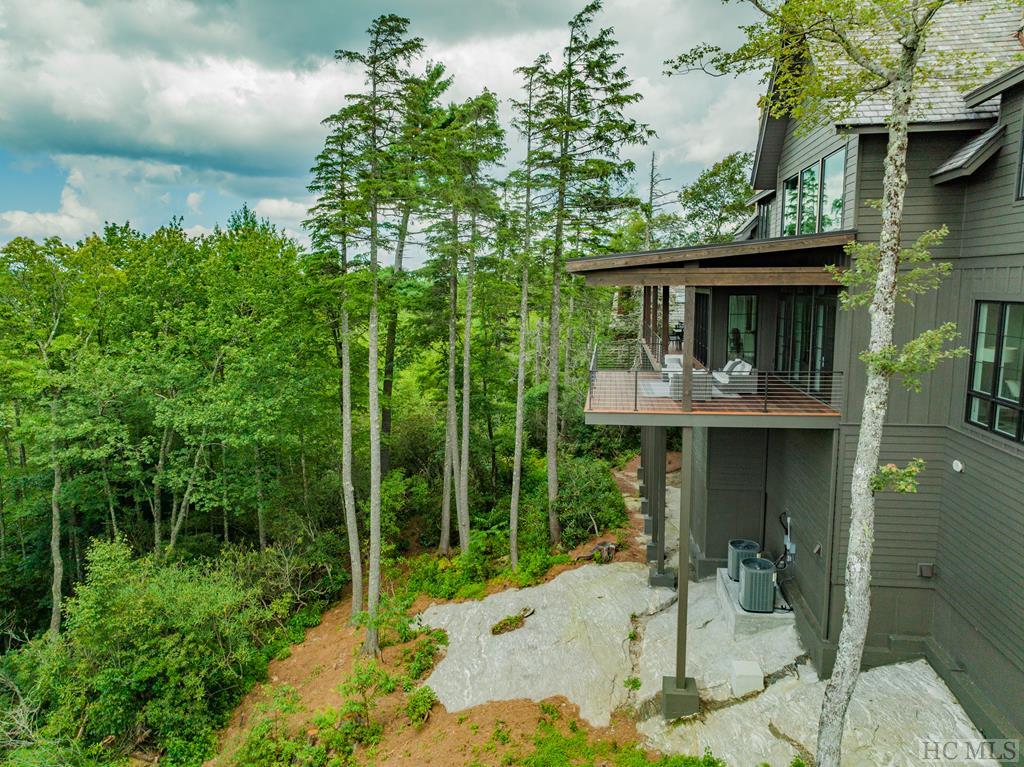 979 Garnet Rock Trail