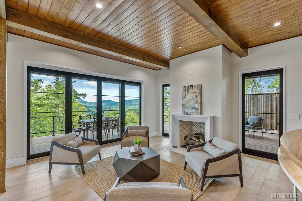 979 Garnet Rock Trail