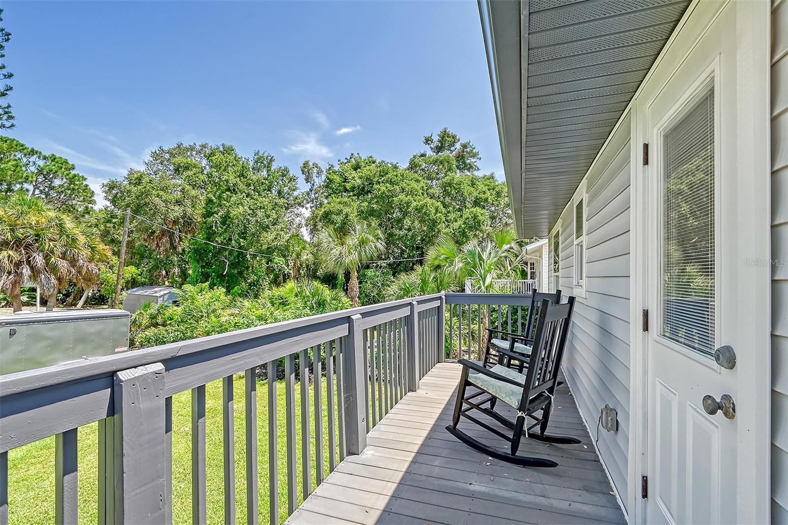 216 SHORELAND DR