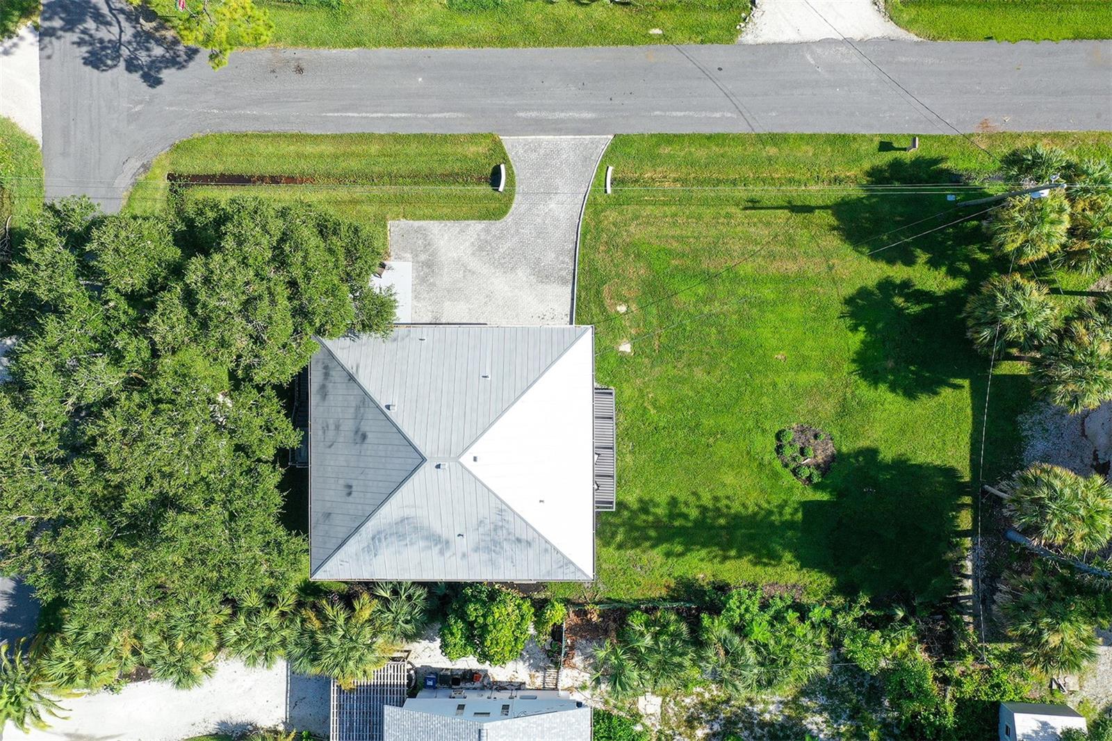 216 SHORELAND DR