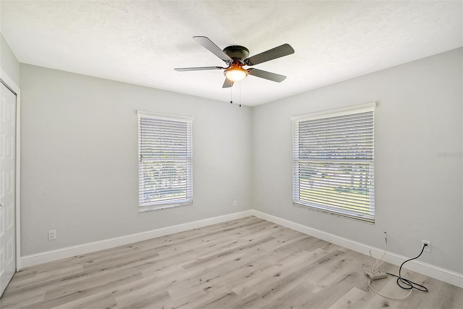 216 SHORELAND DR