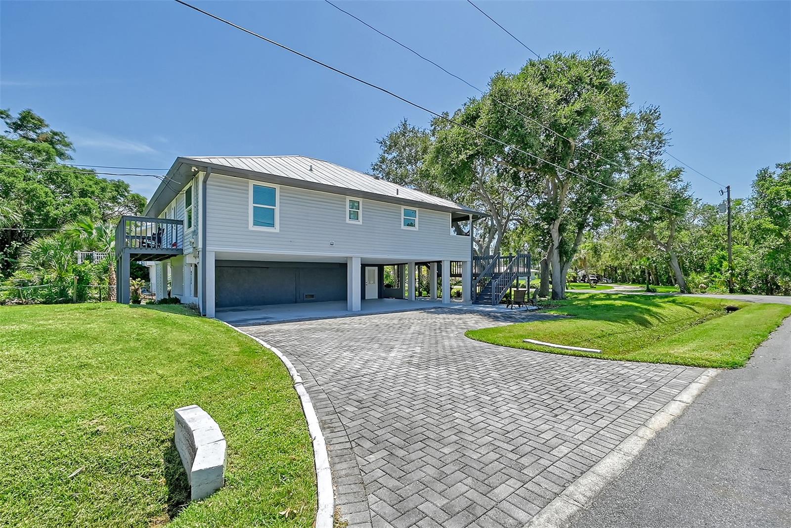 216 SHORELAND DR