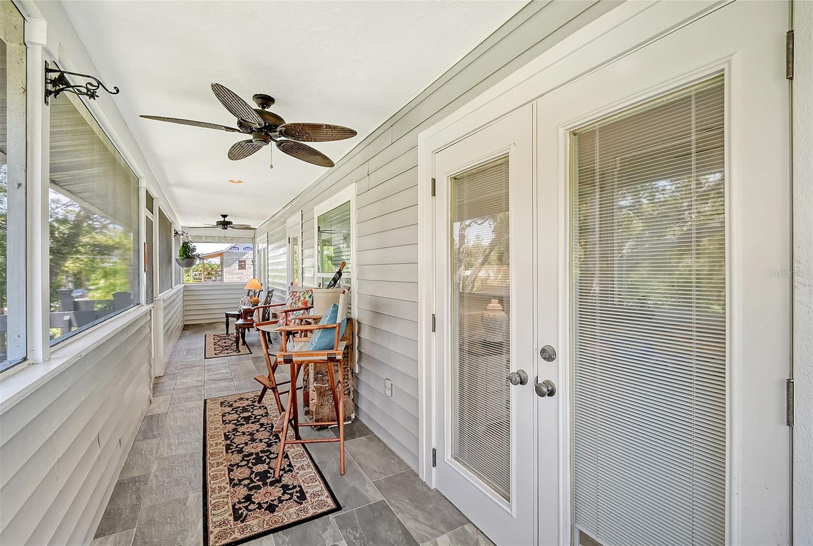 216 SHORELAND DR