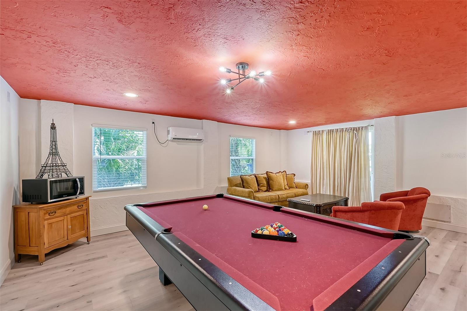 216 SHORELAND DR