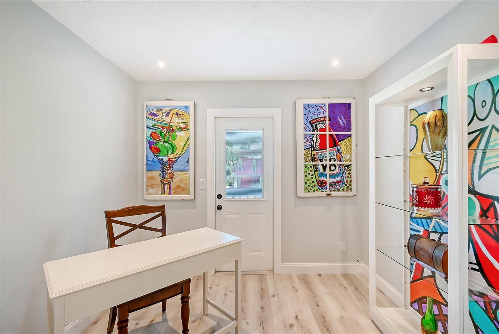 216 SHORELAND DR