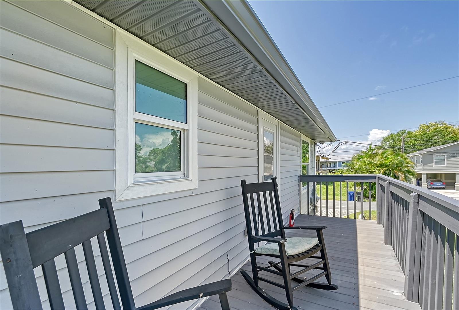 216 SHORELAND DR