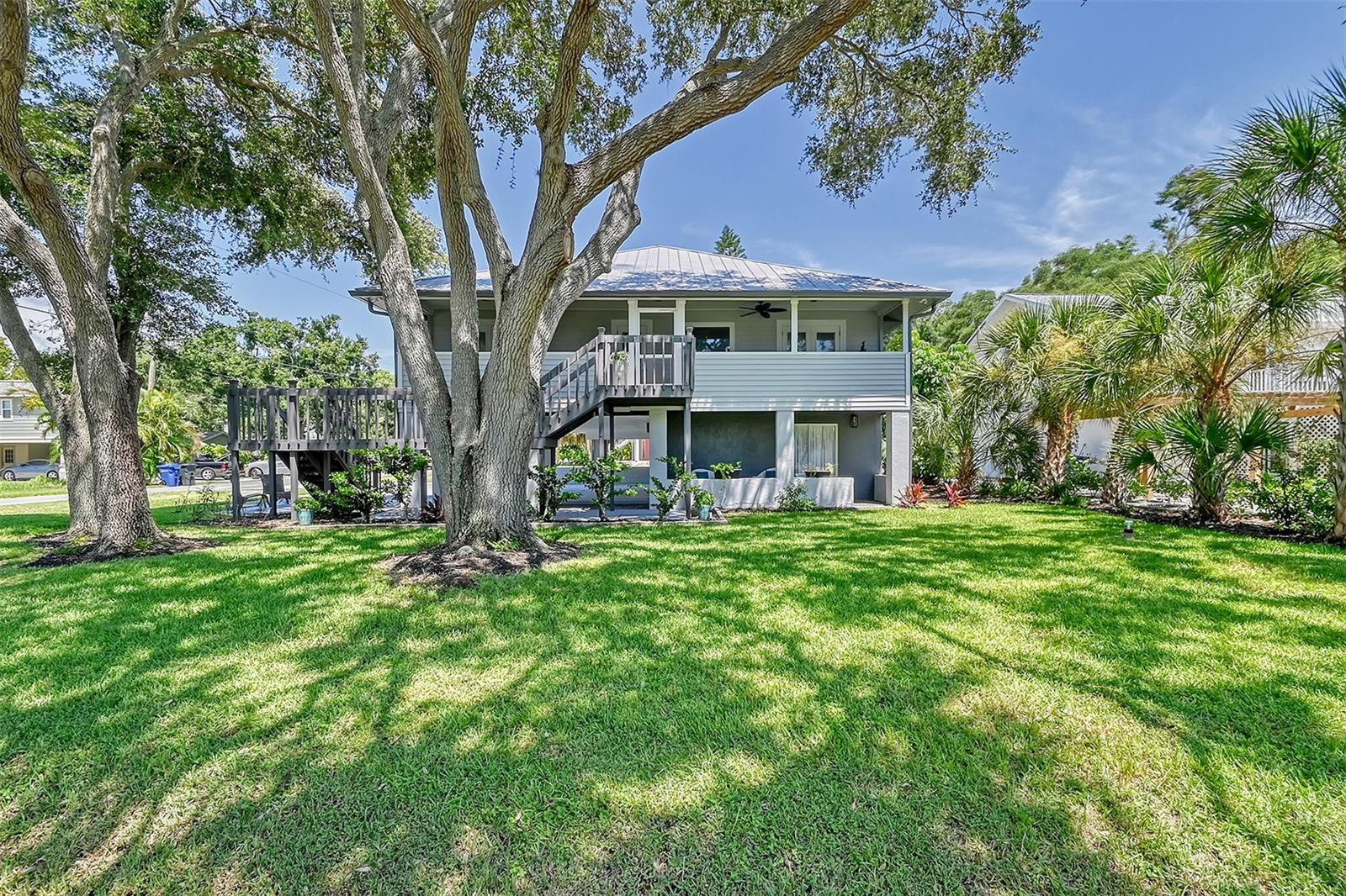 216 SHORELAND DR